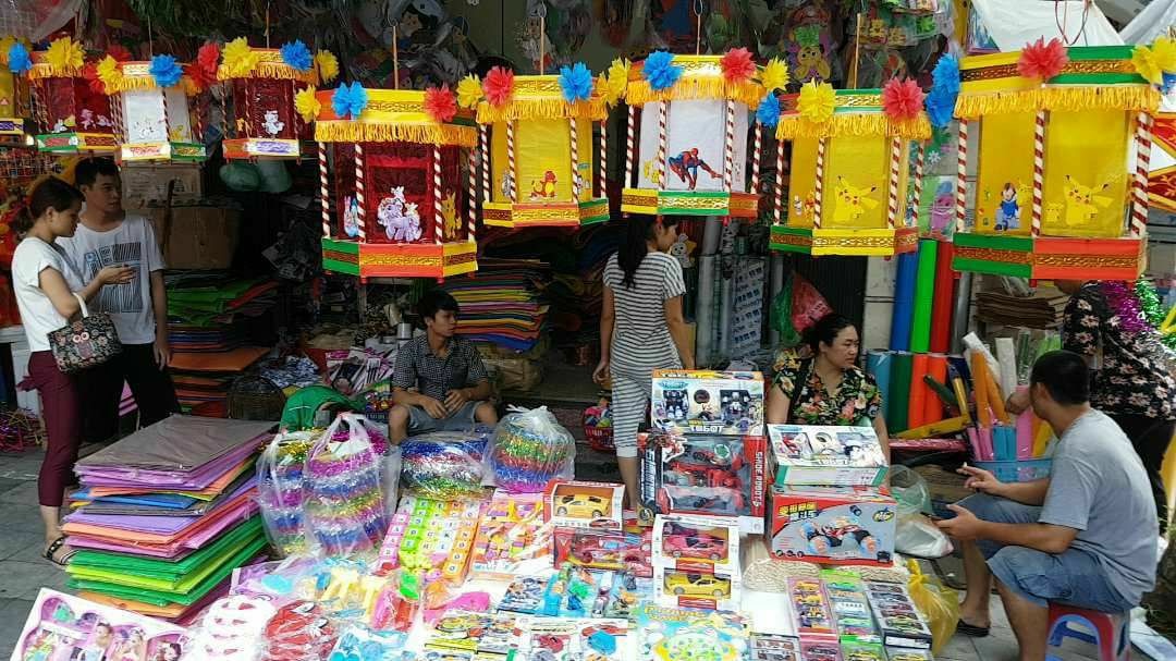Tết Trung thu: Tiểu thương phố Hàng Mã kiếm bội tiền nhờ bán đồ chơi 