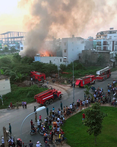 Cháy nổ trong căn nhà chứa đầy bình gas ở TP. Hồ Chí Minh