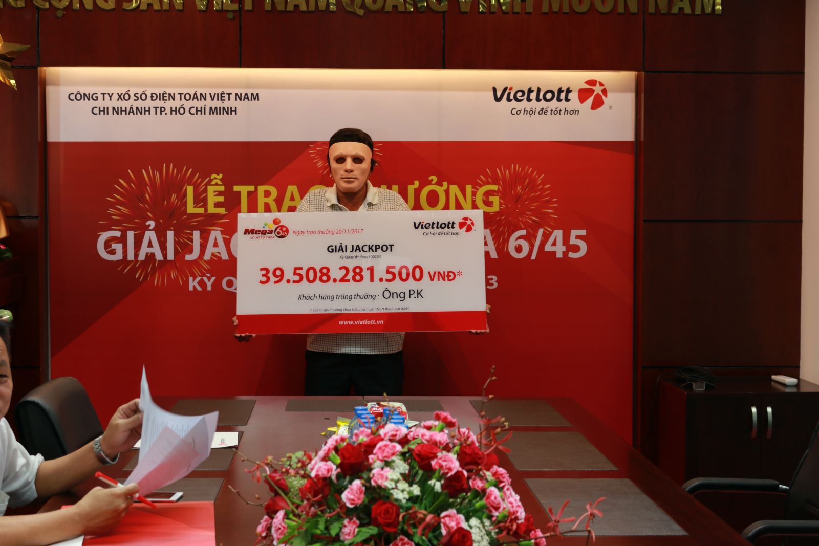Xổ số Vietlott: Thêm một người đàn ông đeo mặt nạ nhận giải Jackpot hơn 39 tỷ đồng