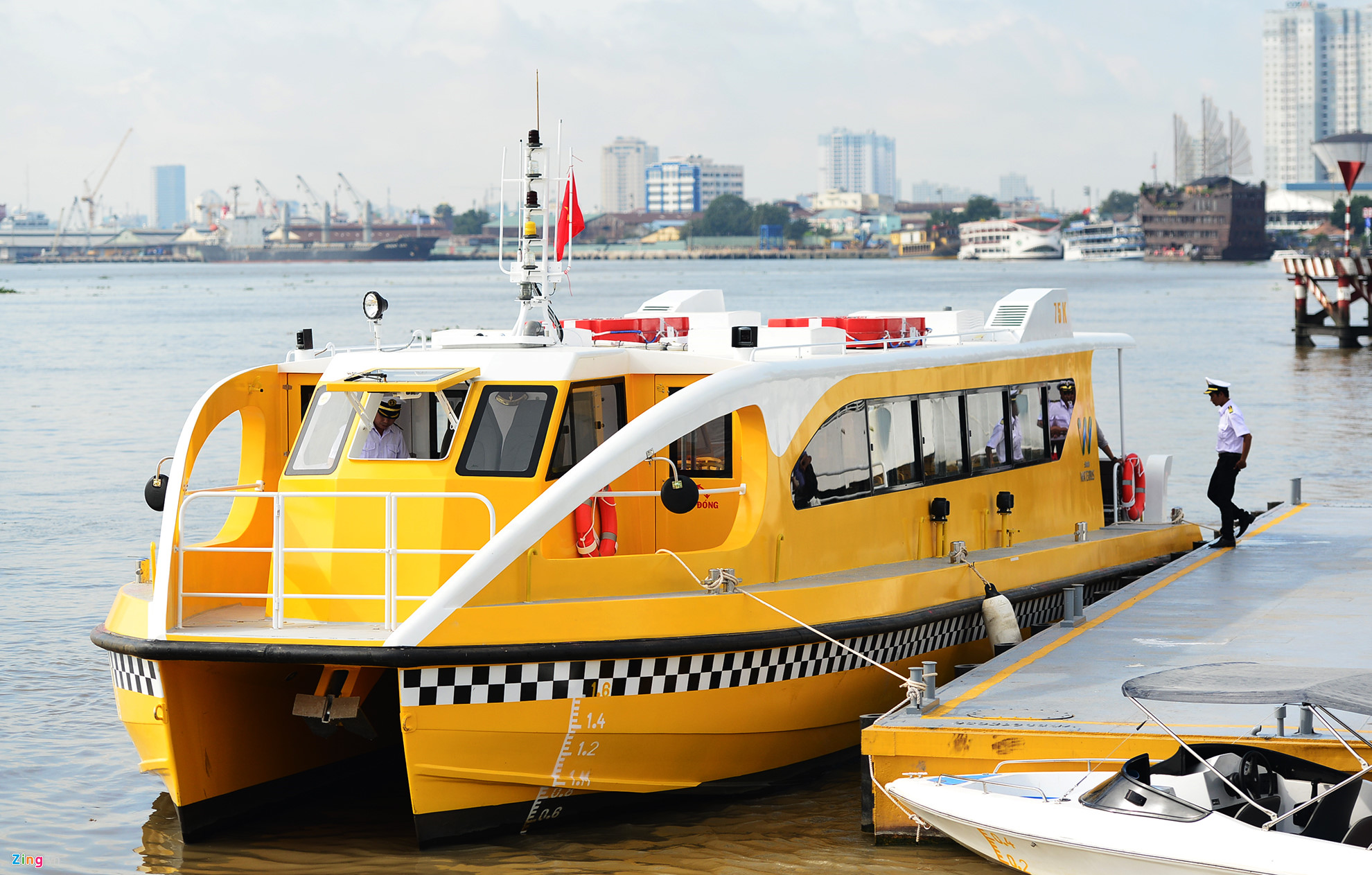 Từ hôm nay, người dân TP. Hồ Chí Minh chính thức được đi tuyến buýt sông