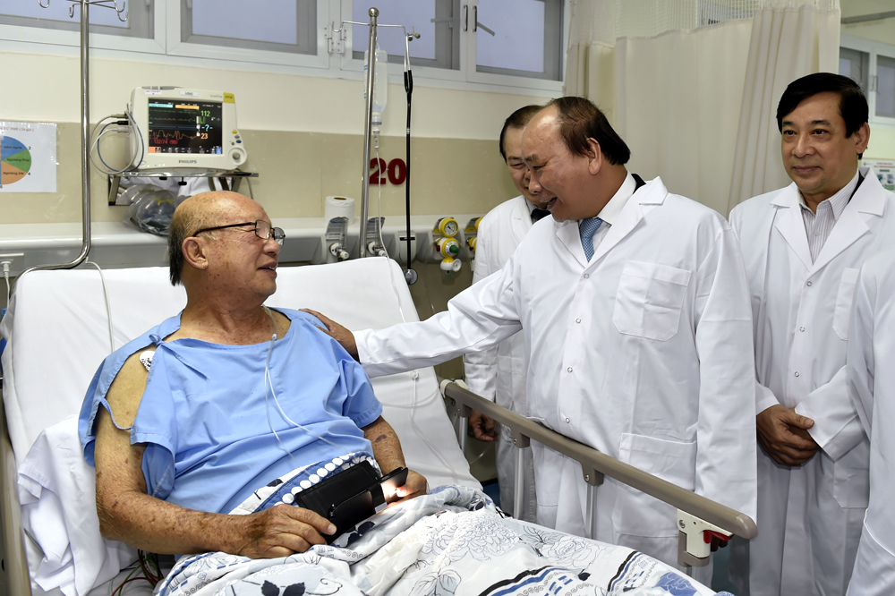 Thủ tướng thăm, làm việc tại bệnh viện Chợ Rẫy