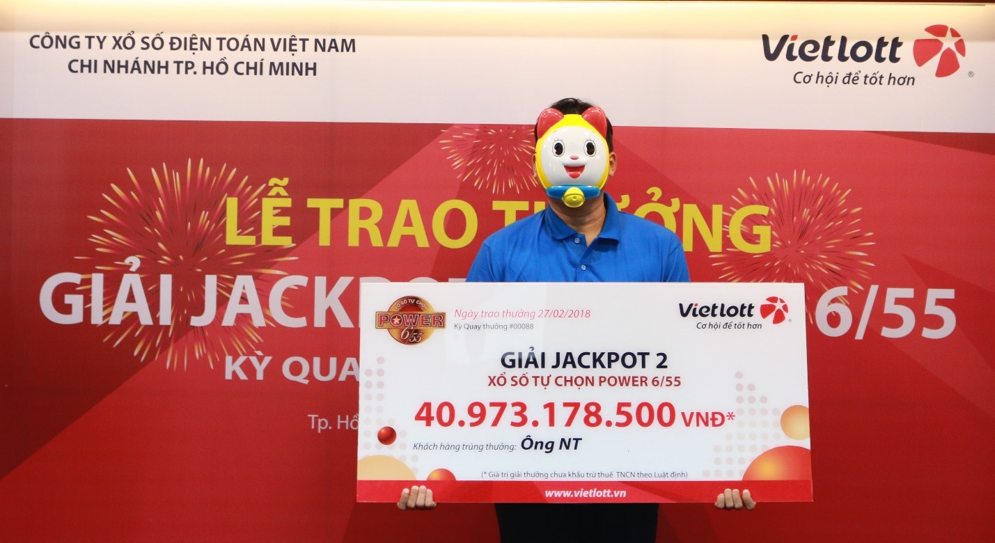 Xổ số Vietlott: Một người đàn ông đeo mặt nạ thú cưng lĩnh thưởng gần 41 tỷ đồng