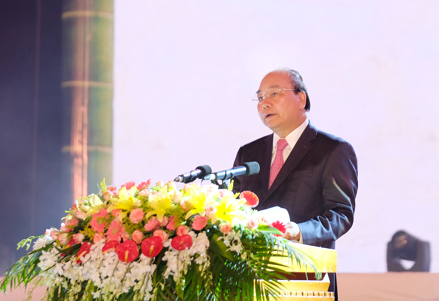 Thủ tướng Nguyễn Xuân Phúc: 'Cái gì thuộc cộng đồng sẽ trả về cho cộng đồng'