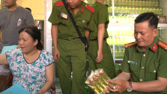 Thừa Thiên – Huế: Phát hiện cơ sở biến dầu chổi thành dầu tràm