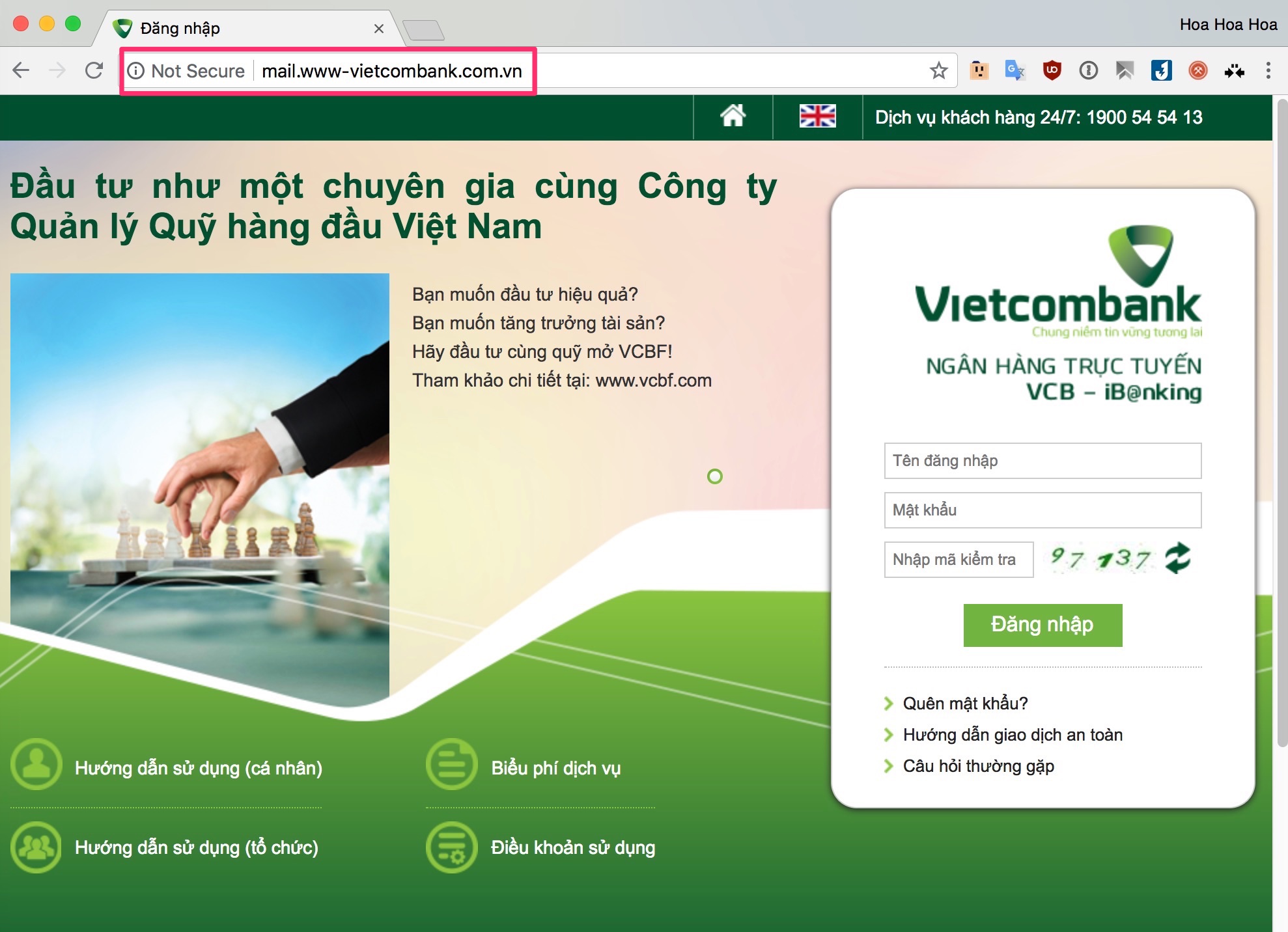 Liên quan đến vụ việc thời gian gần đây xuất hiện tình trạng giả mạo trang website của các ngân hàng lớn để chiếm đoạt tiền khách hàng diễn ra ngày càng tinh vi. Theo đó, chỉ trong một ngày, hai ngân hàng lớn tại Việt Nam là Vietcombank và BIDV đều lên tiếng khuyến cáo người dân trước nạn giả mạo giao diện website giao dịch của các nhà băng này để nhằm chiếm đoạt thông tin cũng như tài sản của người dân.  Trao đổi với Chất lượng Việt Nam online (VietQ.vn), Ths - Luật sư Đặng Văn Cường (Văn phòng luật sư Chính Pháp Hà Nội) cho biết, hiện nay, nhiều ngân hàng đang cảnh báo khách hàng cần thận trọng khi giao dịch trên mạng internet bởi xuất hiện nhiều website giả mạo ngân hàng. Khi khách hàng đăng nhập, sử dụng các website giả mạo này thì tin tặc có thể dễ dàng chiếm được toàn bộ các thông tin cá nhân của chủ thẻ như số tài khoản, mã PIN... hay thậm chí, cả số CVV/CVC ở mặt sau của thẻ tín dụng để từ đó chiếm đoạt tiền trên tài khoản ngân hàng của khách hàng.  Những website này được tin tặc thiết kế giao diện giống hệt với website thật hoặc có tên miền tương tự với website chính thức (có thể chỉ cần khác một ký tự) khiến người dùng nhầm tưởng và vô tư nhập các thông tin cá nhân vào đó và tin tặc sẽ dề dàng kiểm soát tất cả dữ liệu của người dùng. Việc giả mạo website ngân hàng đã làm ảnh hưởng đến hình ảnh của ngân hàng bị giả mạo và đặc biệt trong nhiều trường hợp làm ảnh hưởng trực tiếp đến quyền lợi, tài sản của khách hàng ngân hàng đó.    Pháp luật chưa quy định cụ thể thế nào là hành vi giả mạo trang thông tin điện tử (website). Tuy nhiên trên thực tế, hành vi giả mạo website thường đi kèm mục đích chiếm đoạt tài sản, thông tin cá nhân... và đã được pháp luật chuyên ngành quy định khá chi tiết, đầy đủ. Dưới góc độ pháp lý, việc giả mạo là thủ đoạn để việc chiếm đoạt được dễ dàng. Việc giả mạo website thường được hiểu là sự sao chép hình thức (giao diện) hoặc nội dung của website chính thức của cơ quan, tổ chức khác mà không trích dẫn, chú thích nguồn tin nhằm làm cho người truy cập lầm tưởng đó là trang web “thật” để trục lợi.  Tùy theo tính chất và mức độ vi phạm, hành vi vi phạm có thể bị xử lý theo các quy định sau:  - Trường hợp giả mạo website nhằm mục đích đánh cắp quyền truy cập tài khoản, đánh cắp dữ liệu, thông tin cá nhân để chiếm đoạt tài sản thì có thể bị xem xét, xử lý về hành vi trộm cắp tài sản theo Điều 173 Bộ luật hình sự hiện hành.  - Trường hợp giả mạo website nhằm mục đích lừa đảo chiếm đoạt tài sản (người truy cập máy tính lầm tưởng là website thật mà tự nguyện chuyển tiền, giao tài sản) thì người vi phạm có thể bị xử phạt hành chính hoặc truy cứu trách nhiệm hình sự về tội Lừa đảo chiếm đoạt tài sản theo Điều 174 Bộ luật hình sự hiện hành.  - Ngoài ra, người vi phạm cũng có thể bị xử lý về Tội sử dụng mạng máy tính, mạng viễn thông, phương tiện điện tử thực hiện hành vi chiếm đoạt tài sản (Điều 290); Tội thu thập, tàng trữ, trao đổi, mua bán, công khai hóa trái phép thông tin về tài khoản ngân hàng (Điều 291) quy định trong Bộ luật hiện hành nếu hành vi đủ yếu tố cấu thành tội phạm.   Ngoài chế tài trực tiếp mà người vi phạm phải gánh chịu trước pháp luật thì người vi phạm còn phải bồi thường toàn bộ thiệt hại cho người bị hại (nếu có) và phải khôi phục lại thiết bị như tình trạng ban đầu.  Việc giả mạo website ngày càng chuyên nghiệp và gia tăng, Ngân hàng cần tăng cường việc khuyến cáo, có thông tin cảnh báo gửi tới khách hàng trên trang Website, thông tin rộng rãi trên báo chí và gửi email tới khách hàng để nâng cao thói quen sử dụng đảm bảo các giao dịch và thao tác an toàn cho người sử dụng dịch vụ.   Ngoài ra chính bản thân khách hàng nên thận trọng và lưu ý khi tham gia giao dịch trên internet để bảo vệ tài khoản của mình. Khi tham gia giao dịch, khách hàng nên tìm hiểu kỹ về website chính thức của ngân hàng và chỉ thực hiện giao dịch tài khoản trên website chính thức của ngân hàng. Cân nhắc đến việc sử dụng các phần mềm diệt virus và thường xuyên cập nhật phiên bản mới nhất; không cài đặt các phần mềm độc hại, không rõ nguồn gốc xuất xứ trên máy tính cá nhân và điện thoại di động của mình. Khi nhận được tin nhắn hoặc thông báo qua SMS, email hay từ trang web của Ngân hàng, khách hàng nên kiểm tra lại thông tin, tránh trường hợp tin tặc lợi dụng lòng tin, mạo danh ngân hàng để cướp đoạt tài sản. Để tránh bị kẻ xấu lợi dụng, khách hàng không nên cung cấp thông tin cá nhân như: tên, địa chỉ, ngày sinh, số CMND, số thẻ, số tài khoản, tên truy cập dịch vụ ngân hàng điện tử qua Internet, Mobile… cho người lạ và không đứng tên mở hộ tài khoản tại Ngân hàng, làm hộ thẻ ngân hàng và các dịch vụ ngân hàng điện tử để cho người khác sử dụng.   Việc khách hàng không cẩn trọng, chủ động đăng nhập thông tin tài khoản vào những trang website mạo danh ngân hàng và để bị mất tên truy cập, mật khẩu là lỗi một phần thuộc về khách hàng. Tuy nhiên, có điểm lưu ý quan trọng là việc xác thực mã OTP (One time password – mật khẩu xác thực một lần), trong trường hợp hệ thống ngân hàng có sai sót dẫn đến thông tin bị kẻ gian lấy cắp và rút được tiền thì trách nhiệm thuộc về Ngân hàng.  Trong trường hợp khách hàng cài Smart OTP, kẻ gian đã lấy được thông tin từ phần mềm trên điện thoại của khách hàng thì không thể quy hoàn toàn trách nhiệm thuộc về ngân hàng. Việc xác định trách nhiệm thuộc về ai trong trường hợp này cần phải đánh giá chi tiết từ phía cơ quan điều tra.
