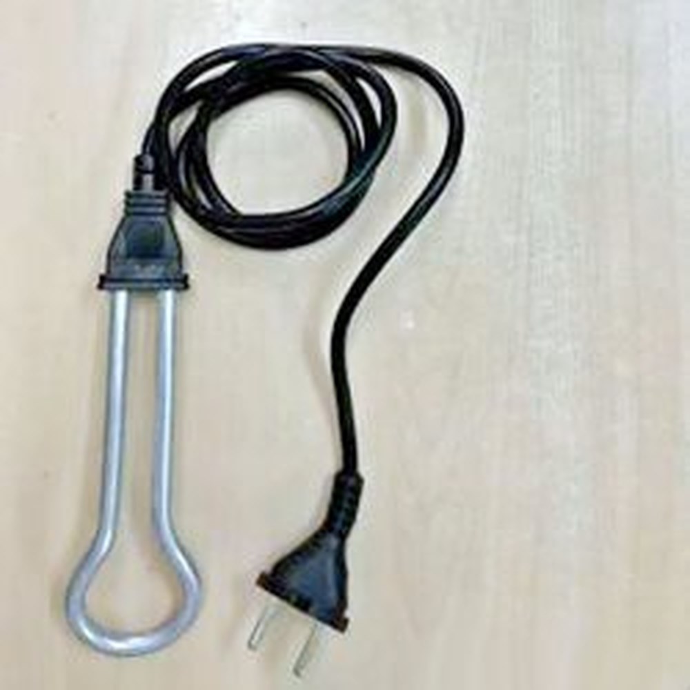 Chợ đêm tại Hà Nội bán tràn lan ổ cắm điện không nguồn gốc