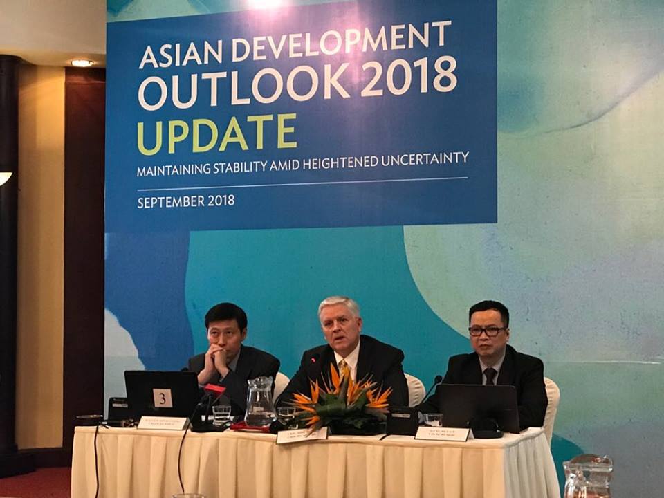 ADB hạ dự báo tăng trưởng kinh tế của Việt Nam năm 2018 chỉ còn 6,8%