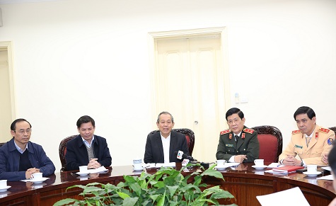 Phó Thủ tướng Trương Hòa Bình: Phải xử lý nghiêm việc không đội mũ bảo hiểm dịp Tết Nguyên đán