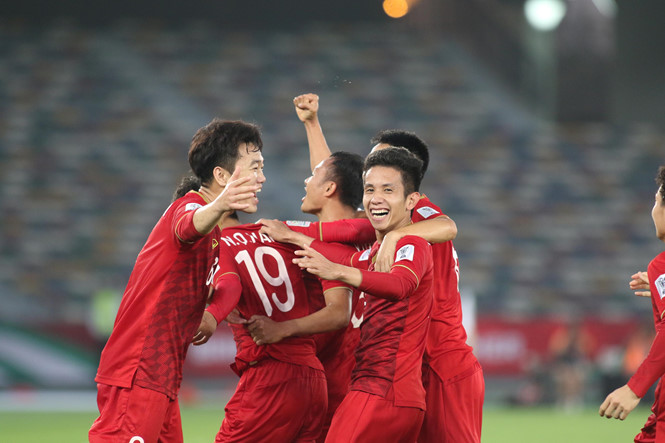Hàng nghìn người Việt chi 30 triệu sang Dubai cổ vũ đội tuyển Việt Nam thi đấu với Nhật Bản
