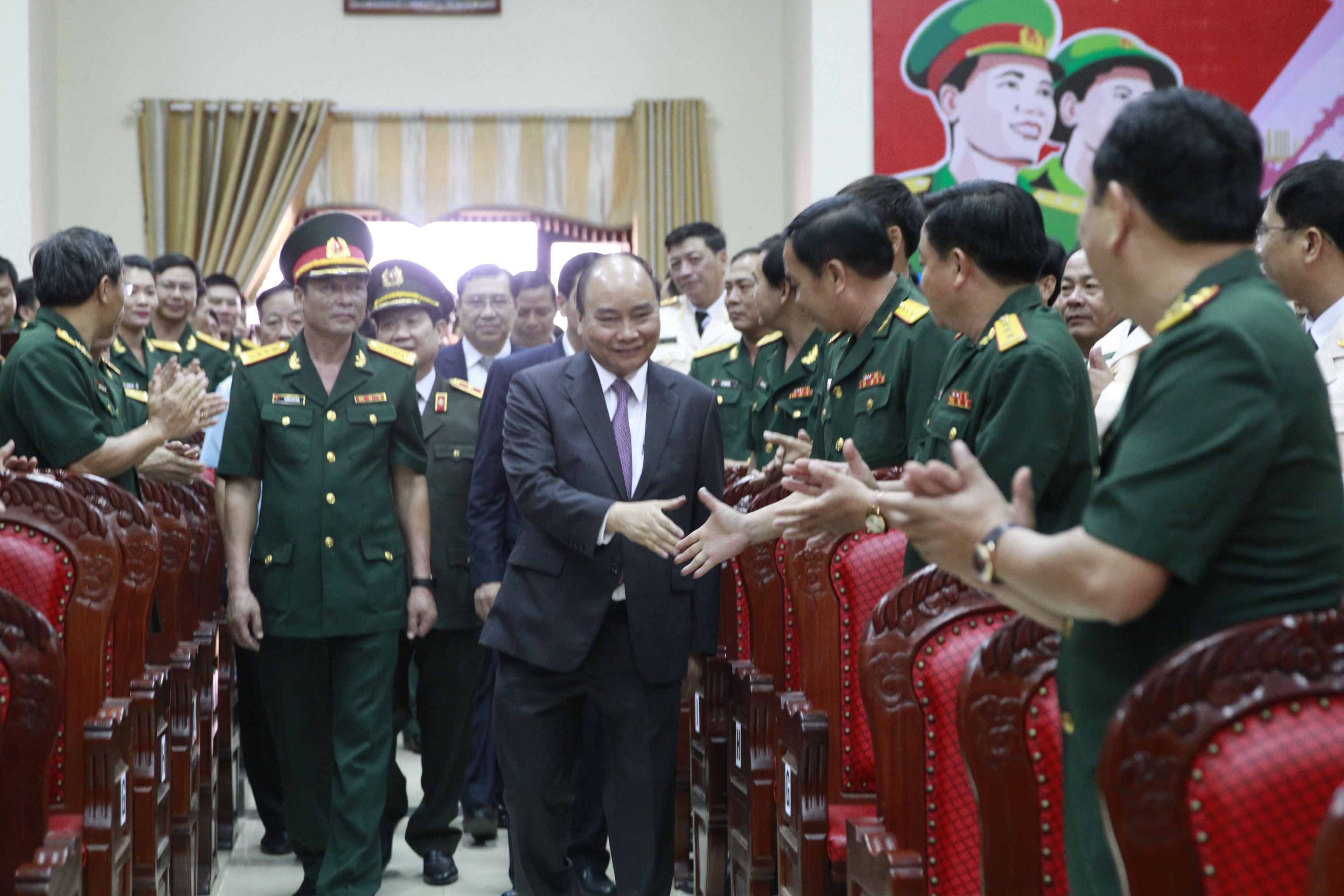 Thủ tướng chúc Tết cán bộ, chiến sĩ lực lượng vũ trang TP. Đà Nẵng. Ảnh: VGP/Tuyết Minh