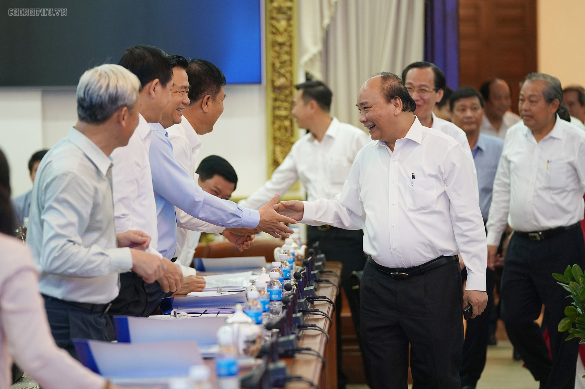 Thủ tướng chủ trì họp Tiểu ban KT-XH với TPHCM và một số địa phương