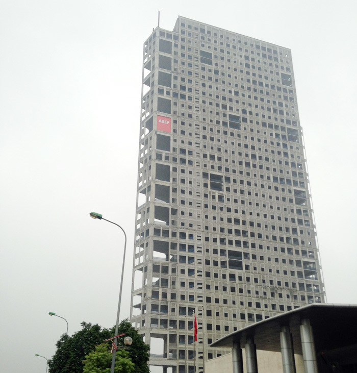 T&ograve;a th&aacute;p 'ma' hoang lạnh, ng&agrave;n tỷ đ&ocirc;̉ n&aacute;t giữa Thủ đ&ocirc;