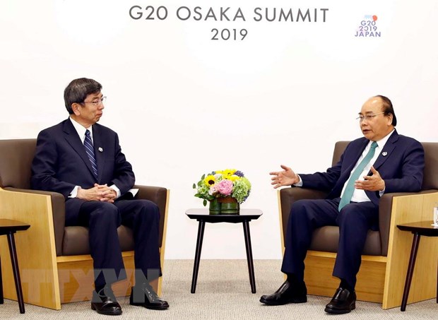 Chủ tịch ADB Takehiko Nakao (trái) hội kiến Thủ tướng Việt Nam Nguyễn Xuân Phúc (phải)  bên lề Hội nghị Thượng đỉnh các nhà lãnh đạo G20 tại Osaka 