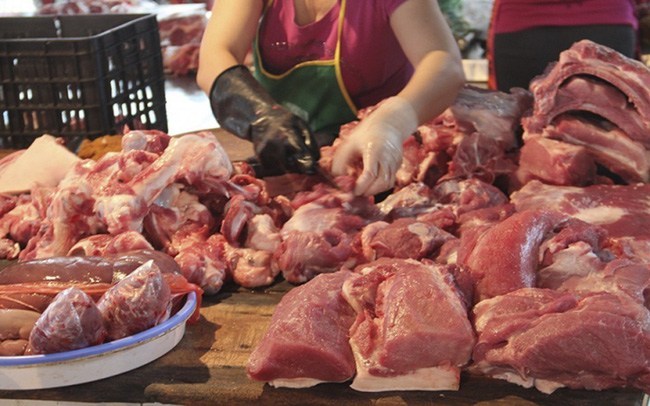 Giá thịt lợn tiếp tục giảm tại các chợ dân sinh