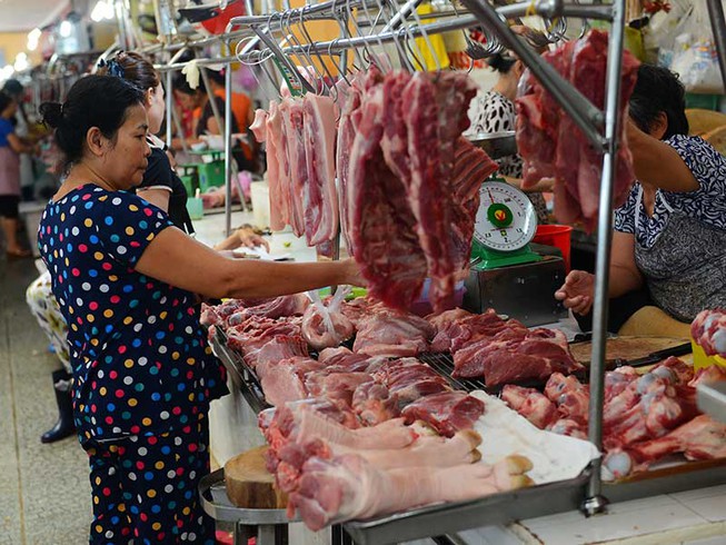 Nhập gần 14.000 tấn nhưng giá thịt lợn vẫn cao ‘chót vót’