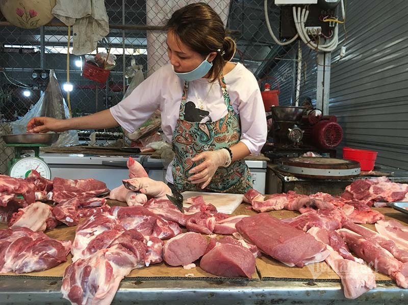 Thịt lợn tăng giá, người dân chọn thịt gà, cá thay bữa ăn hàng ngày