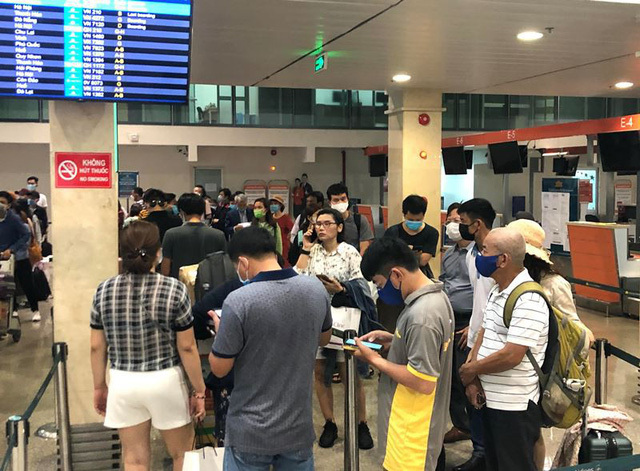 Giá vé máy bay cao ngang dịp Tết, cảnh báo lừa đảo khi mua combo du lịch