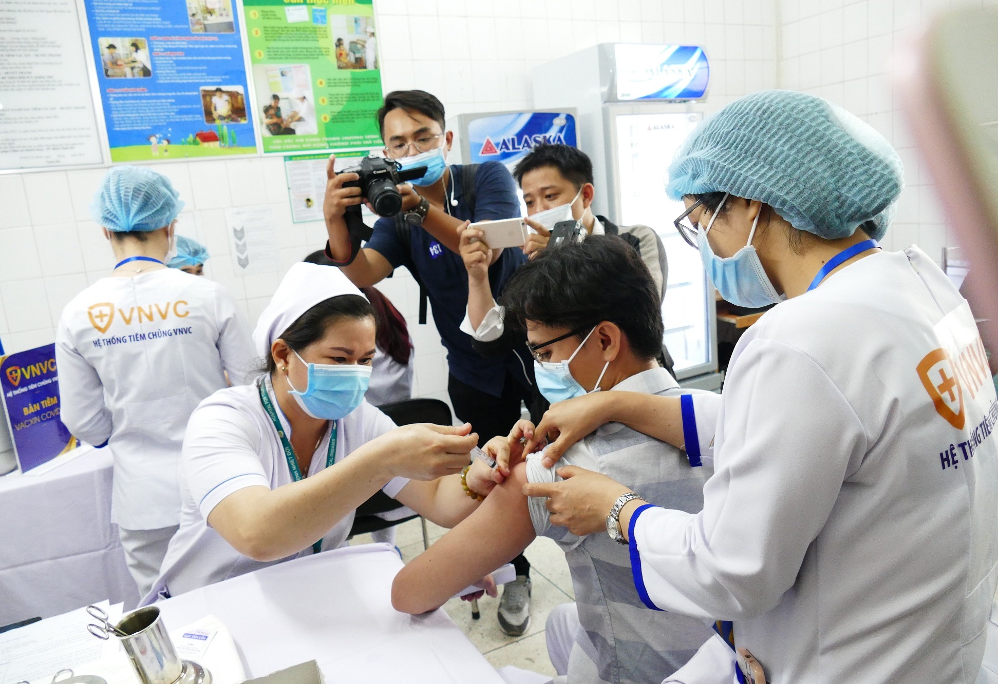 Việt Nam sẽ đặt mua vaccine Covid-19 Moderna?