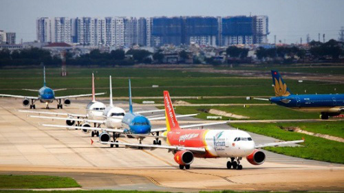 Hàng không: Giới hạn lượng hành khách đến TPHCM 
