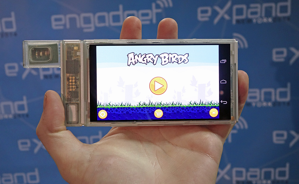 Mẫu thử hoạt động được của điện thoại xếp hình Project Ara chơi được cả game Angry Bird