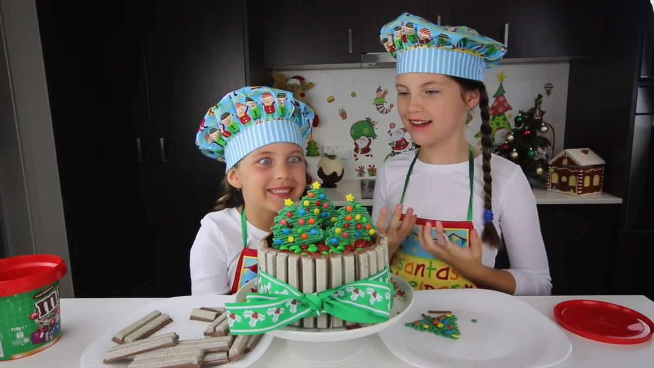 Hai chị em Charli bắt đầu làm những video dạy làm bánh từ năm 2012 khi cô chị mới 6 tuổi