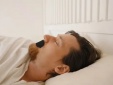 Nguy hại từ trào lưu ‘dán băng miệng’ trên các nền tảng mạng xã hội 