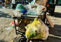 Hiểm họa từ rác thực phẩm ngổn ngang khắp tuyến phố Hà Nội