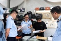 Cơ quan chức năng bất ngờ kiểm tra, loạt shop 'hàng hiệu' tại Đà Nẵng có động thái 'lạ'
