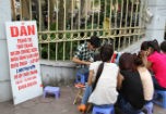 Kiếm “bộn” tiền từ nghề … “dán”