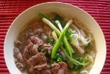"Bổ ngả" vì... phở bò tái