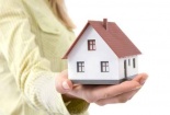 Dùng tiền của người nghèo để cứu người giàu?