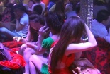 Hàng trăm cảnh sát đột kích vũ trường không thu được gì!