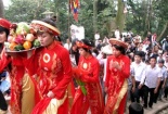 Vạn người chen chân dâng hương tưởng niệm Vua Hùng
