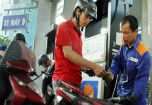 Xăng tiếp tục giảm giá 301 đồng/lít