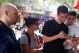 Hà Nội: 3 du khách pháp bị bắt chẹt ở phố cổ