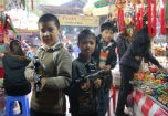 Hội chợ đồ chơi trẻ em bán hàng bạo lực Trung Quốc