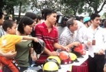 TPHCM: Đổi mũ bảo hiểm xịn cho người dân
