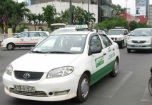 Giá cước taxi rục rịch tăng theo giá xăng