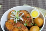 "Tốn cơm" cùng món cá basa kho trứng