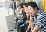 Hàng vạn quán trà đá sẽ không được bán thuốc lá