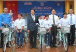 Công ty Canon tặng 140 xe đạp cho học sinh hoàn cảnh khó khăn