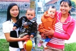 Chồng mua axit thuê người tạt vợ