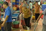 Cấm phụ nữ vác 50Kg: Bảo vệ hay triệt nguồn sống?