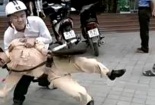 Khởi tố vụ CSGT bị nam thanh niên đánh 