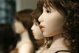 Chung sống với...búp bê tình dục