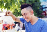 Ngắm chàng Lố của “Vừa đi vừa khóc”  ngoài đời thực