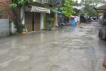 Hãi hùng đến trường trên con đường đau khổ, đầy gió bụi và sình lầy