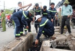 Hai bé trai rơi cống tử vong một ngày: Ai chịu trách nhiệm?