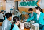 Sếp lớn, nhân viên ngân hàng nơm nớp lo mất việc