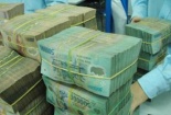 Chuyện lạ ngân hàng: 'Tiền em đây anh cứ cầm mà tiêu'